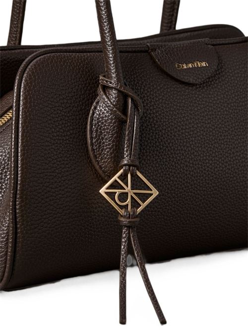 Borsa donna Calvin Klein marrone martellata con pochette Calvin Klein | LV04F3743GBAL